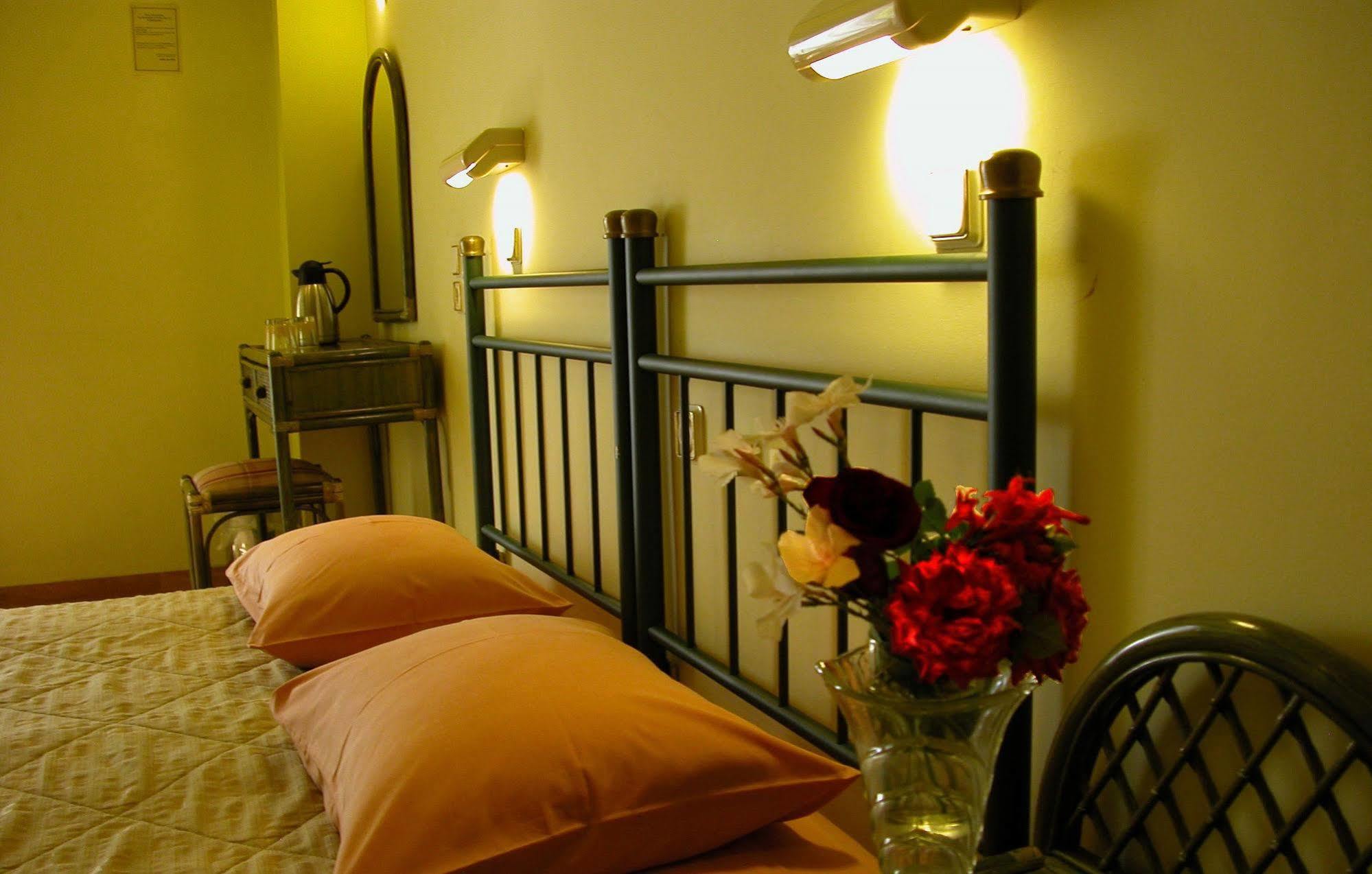 Hotel Les Amis Вари Экстерьер фото